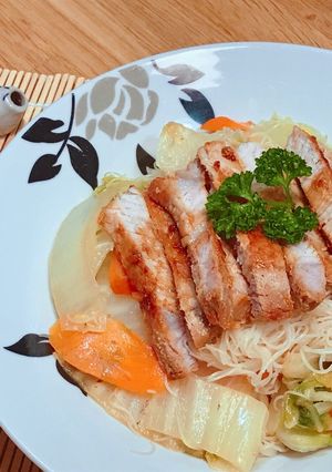 Hình của món Bún Gạo Xào Cải Thảo & Thịt Ram.