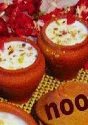 A picture of Hot_kasturi_nuts_milk.