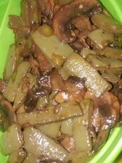 Una foto de Nopales con Champiñones