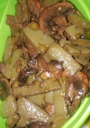 Una foto de Nopales con Champiñones