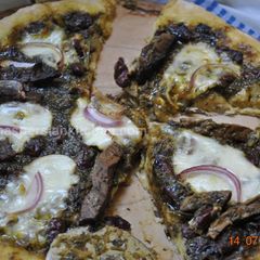 A picture of Pizza Ghormeh Sabzi.