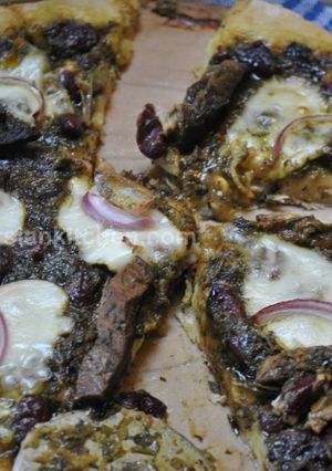 A picture of Pizza Ghormeh Sabzi.