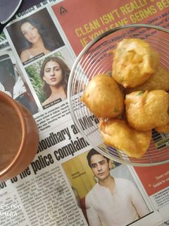 आलू पकोड़े(aloo pakode recipe in Hindi) रेसिपी मुख्य फोटो