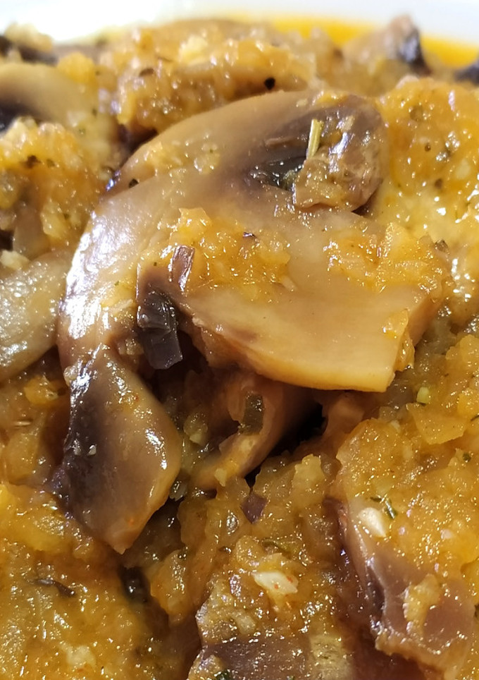 Una foto de Champiñones en salsa picante