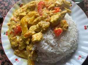 Foto di Pollo al Curry con peperoni e Riso Basmati