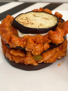 Una foto de Tartar de berenjenas con carne picada 🍆