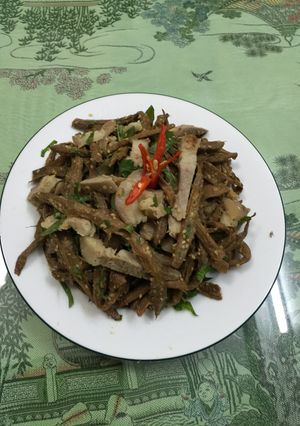 Hình của món Gỏi măng O Duyên.