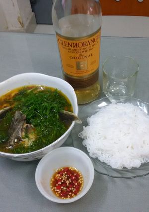 Hình của món Cá tầm nấu canh thì là.