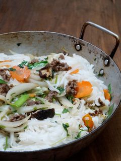 Hình của món Phở xào hành tây, thịt bò.