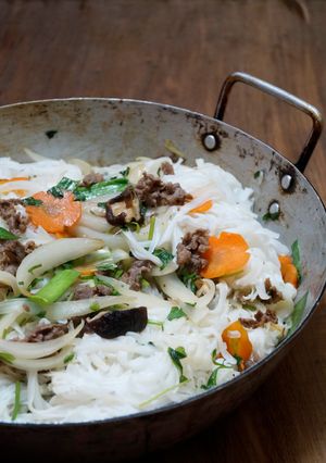 Hình của món Phở xào hành tây, thịt bò.