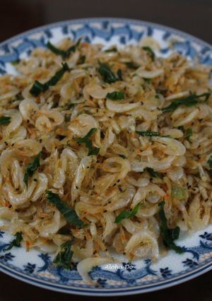 Hình của món Tép biển rang lá gừng.