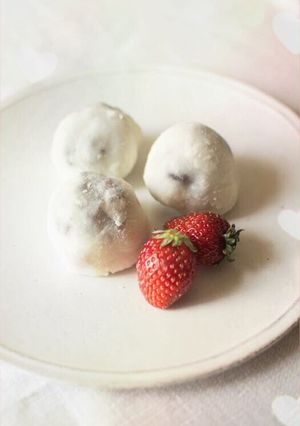 Hình của món Ichigo daifuku - Bánh mochi Đại Phúc nhân dâu.