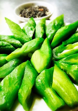 Hình của món Lặc lè hấp chấm muối vừng.