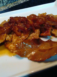 Una foto de Lomo encebollado