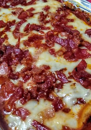 Una foto de BERENJENA En Capas🍆 con Tocineta🥓 Caramelizada...!😍