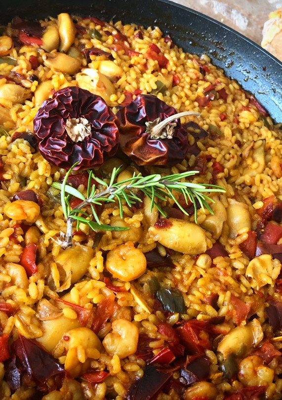 Una foto de Arroz con chipirones, gambitas y ñoras