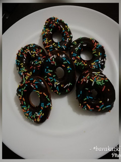 A picture of Cardamon donuts with chocolate glaze.