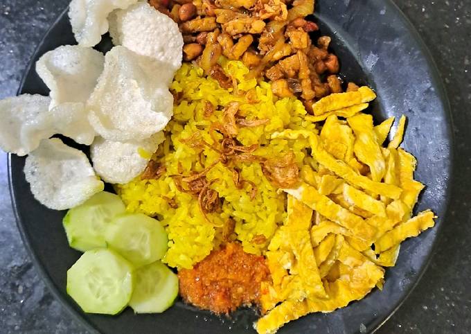 Resep Nasi Kuning Gurih Magicom Oleh Vraniar Cookpad 6352