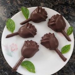 A picture of Gulkand flavour chocolates.