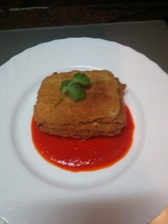 Una foto de Pencas con jamón york, queso y salsa de pimiento