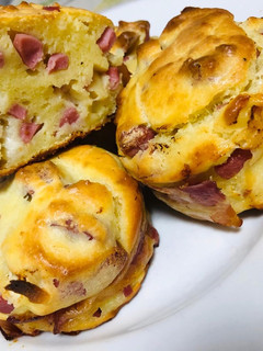 Foto di Muffin di ricotta con wrustel e provola