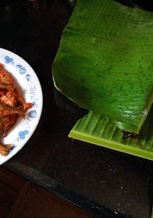 A picture of Steamed fish in banana leaves.