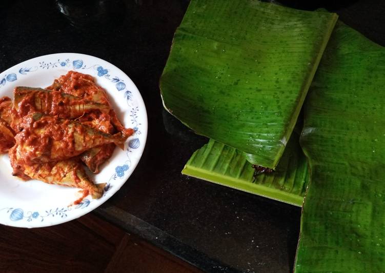 Steamed fish in banana leaves