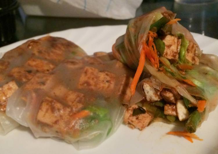 Rollitos de Primavera con Tofu y Salsa de Maní