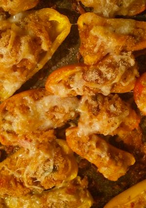 Una foto de Ajíes Rellenos de Arroz con Pollo