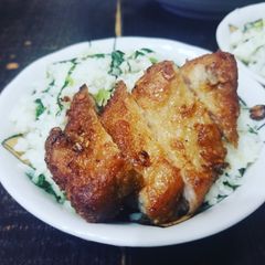 A picture of Porkchop with Lemongrass 香茅豬扒飯.