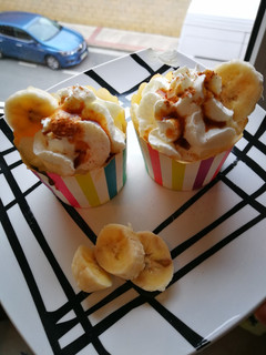 Una foto de Muffin plátano y frutos rojos