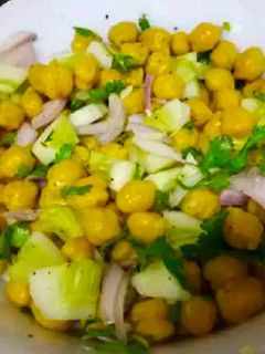ஹெல்தி சாலட் (Healthy Salad Recipe in Tamil) செய்முறை முக்கிய புகைப்படம்