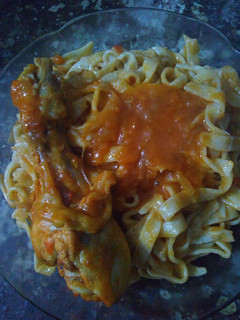 Una foto de Fideos caseros con salsa