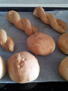 A picture of Plain buns.