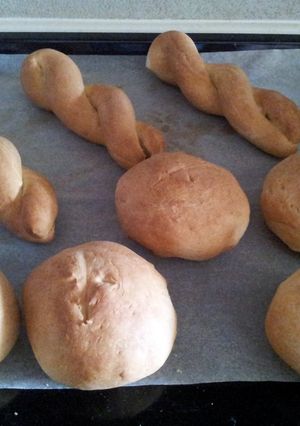 A picture of Plain buns.
