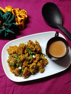 લીલું લસણ અને મેથી ની ભાજી નાં મુઠીયા (Lilu Lasan Methi Bhaji Muthia Recipe In Gujarati) રેસીપી મુખ્ય ફોટો
