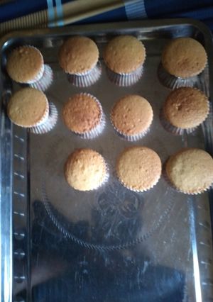 A picture of Vanilla cupcakes 2.
