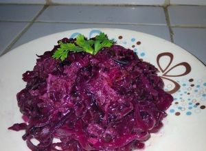 Una foto de Gusanos púrpuras agridulces (col agridulce) 🪱🥗 #agridulce