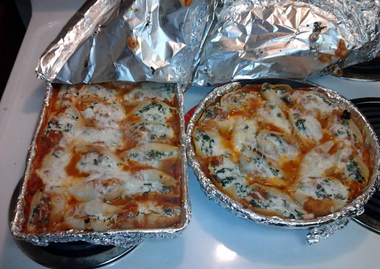 Easiest Way to Prepare Any-night-of-the-week spinach &amp; sausage stuffed shells