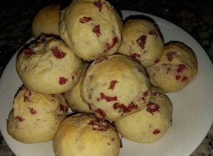 Una foto de PAN SABORIZADO CON SALAME😊