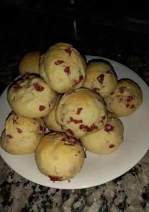 Una foto de PAN SABORIZADO CON SALAME😊