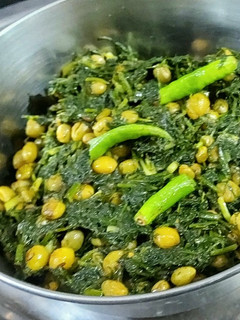સુવા ભાજી અને લીલવાનુ શાક (Suva Bhaji Lilva Shak Recipe In Gujarati) રેસીપી મુખ્ય ફોટો