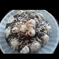 A picture of Oreo biscuit cake.