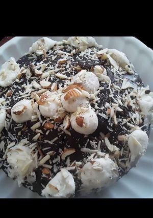 A picture of Oreo biscuit cake.