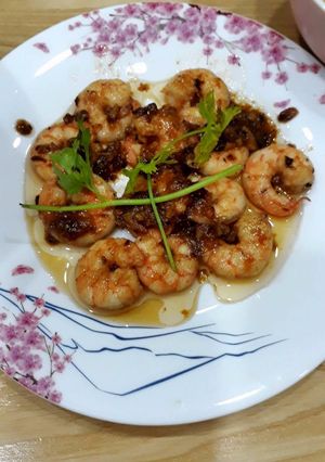 Hình của món Tôm rim gừng.