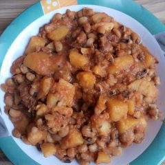 A picture of Potatoe and beans porridge.
