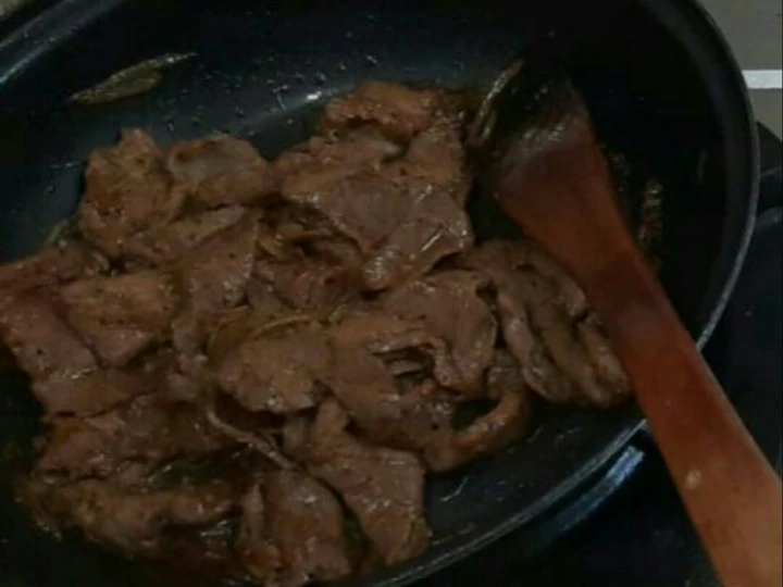 Cara Gampang Menyiapkan Resep Daging sapi lada hitam yang Bisa Manjain Lidah