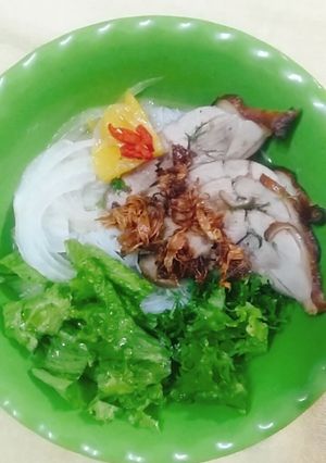 Hình của món Phở gà nướng trộn.