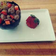 A picture of Garrapiñadas con crema y frutillas.