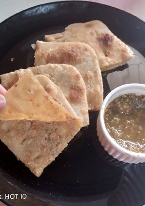 A picture of Qeema paratha.